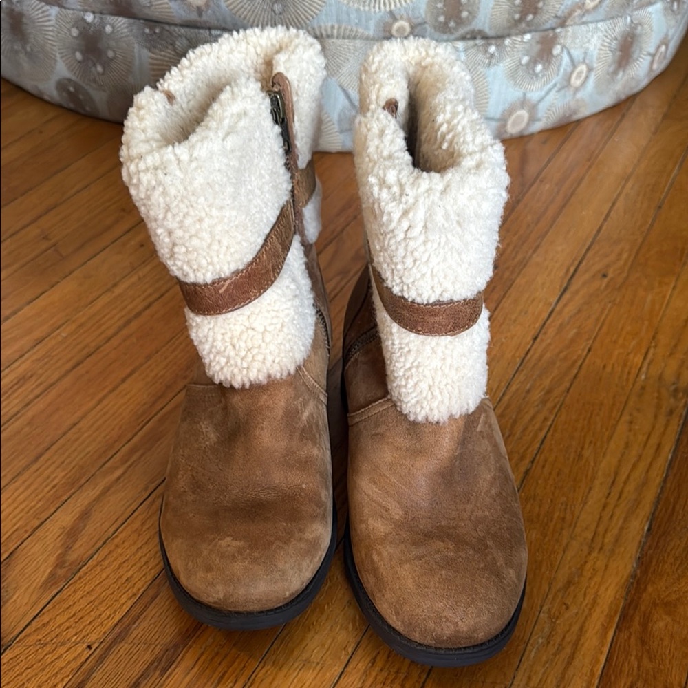 UGG Brown Leather and Cream Fur Winter Boots Woman 8 - Picture 2 of 9